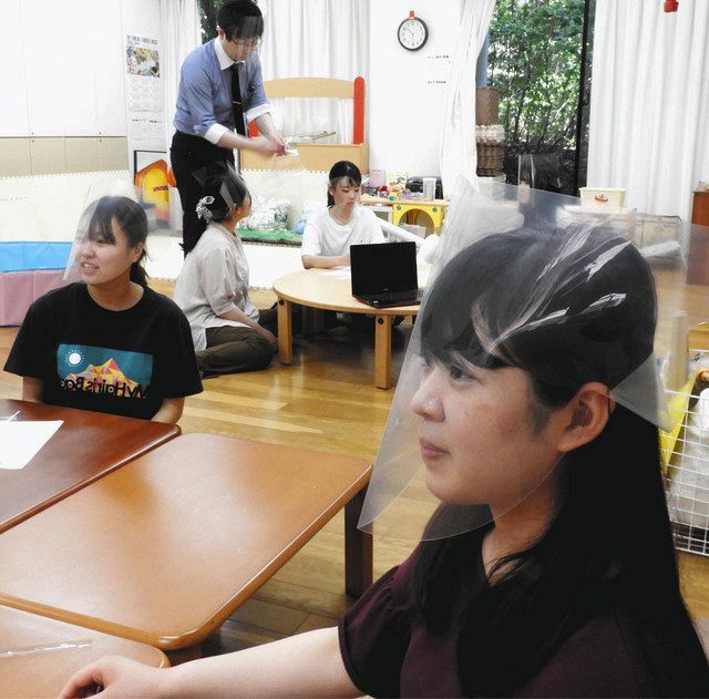 クリアファイルをはさみで切り取るだけ 中部大講師 顔シールド考案 中日新聞web クリアファイルをはさみで切り取るだけ 中部大講師 顔シールド考案 中日新聞web