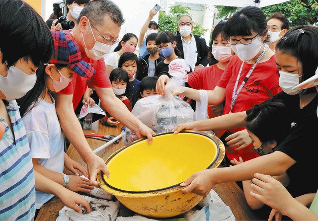 年前の思い出 掘り起こす 小松 稚松でタイムカプセル開封 北陸中日新聞web