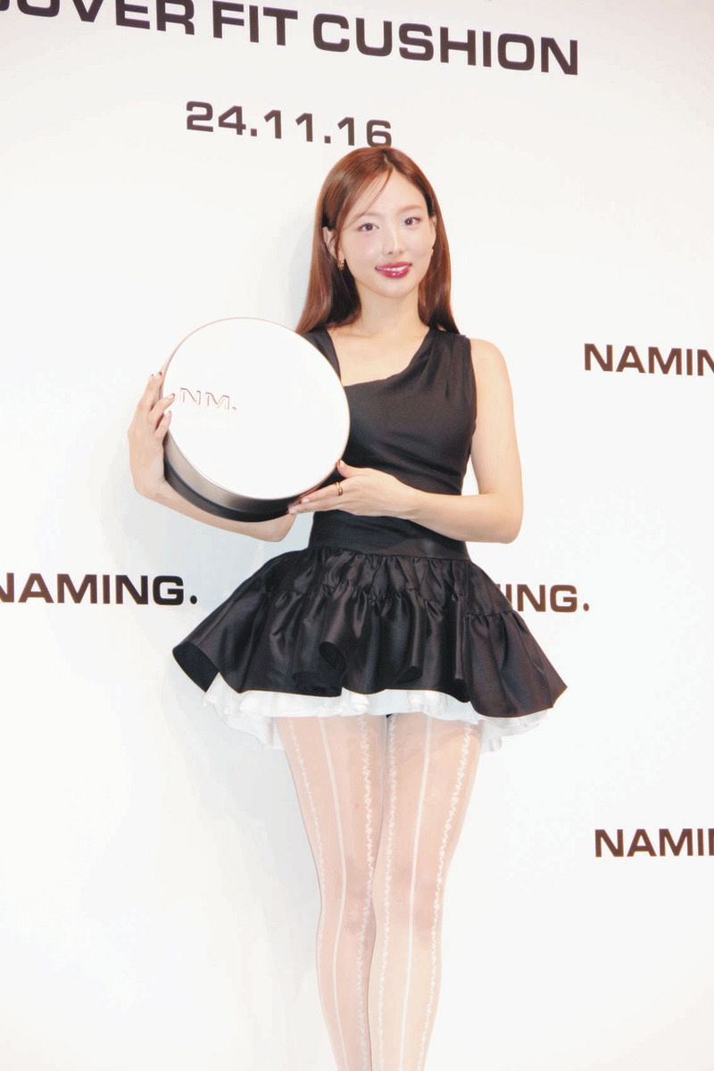 『Cider』【TWICE サナ/ナヨン】ウエストゴムレースミニスカート TWICE・ナヨン、「厚ぼったいメークは苦手…楽なメークで自然に