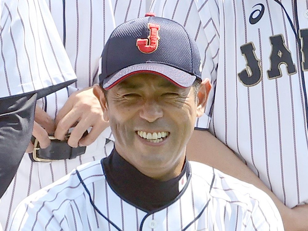 侍ジャパン「プレミア12」初戦の豪州戦で元監督の稲葉篤紀さんが始球式