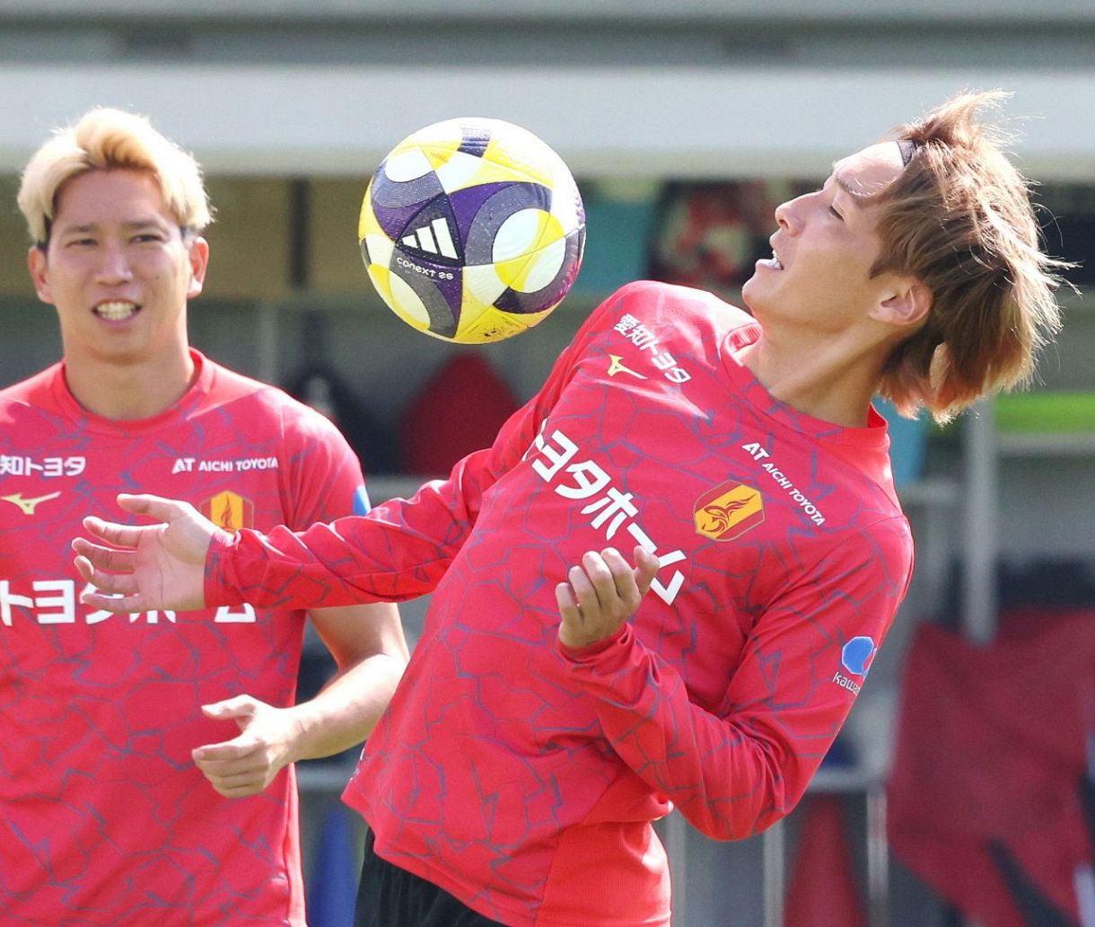 【超貴重❗】名古屋グランパス2014年 全メンバーサインボール 名古屋グランパス サイン入りサッカーボール 選手名不明 - メルカリ