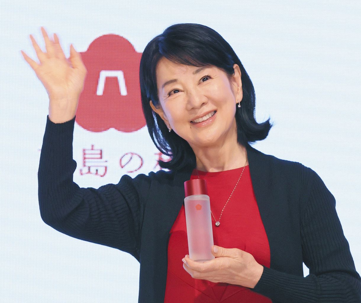 五島の“椿サポーター”吉永小百合 「椿の花の色のワンピースを着てき 