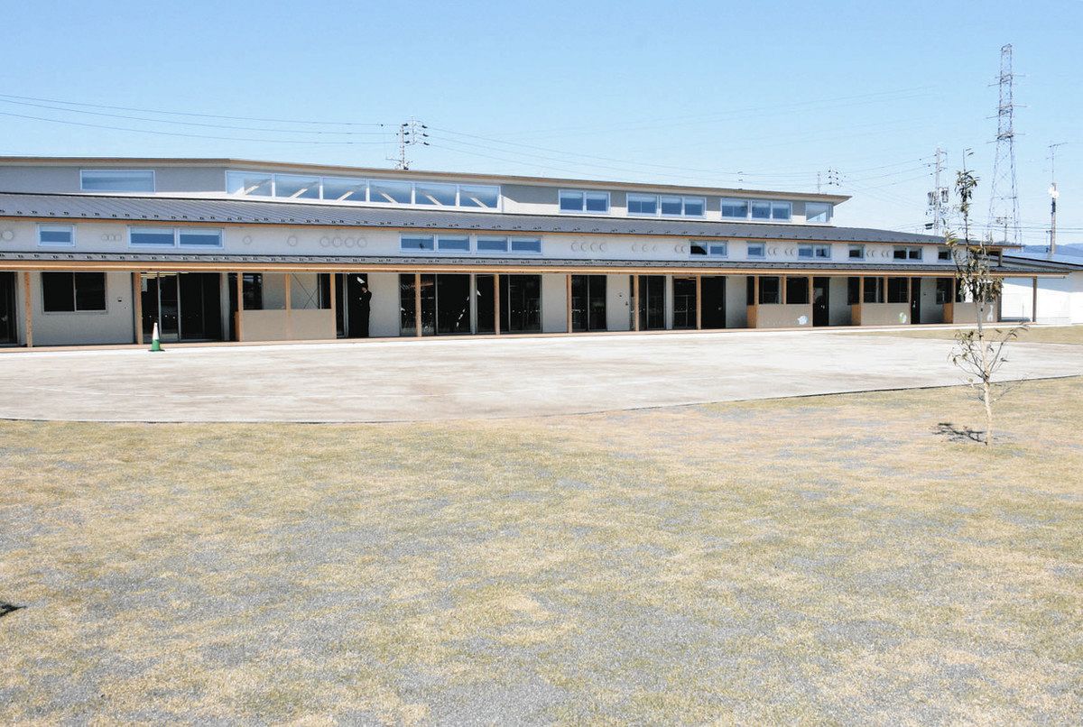 完成した木造平屋のみらいろこども園＝大野町本庄で
