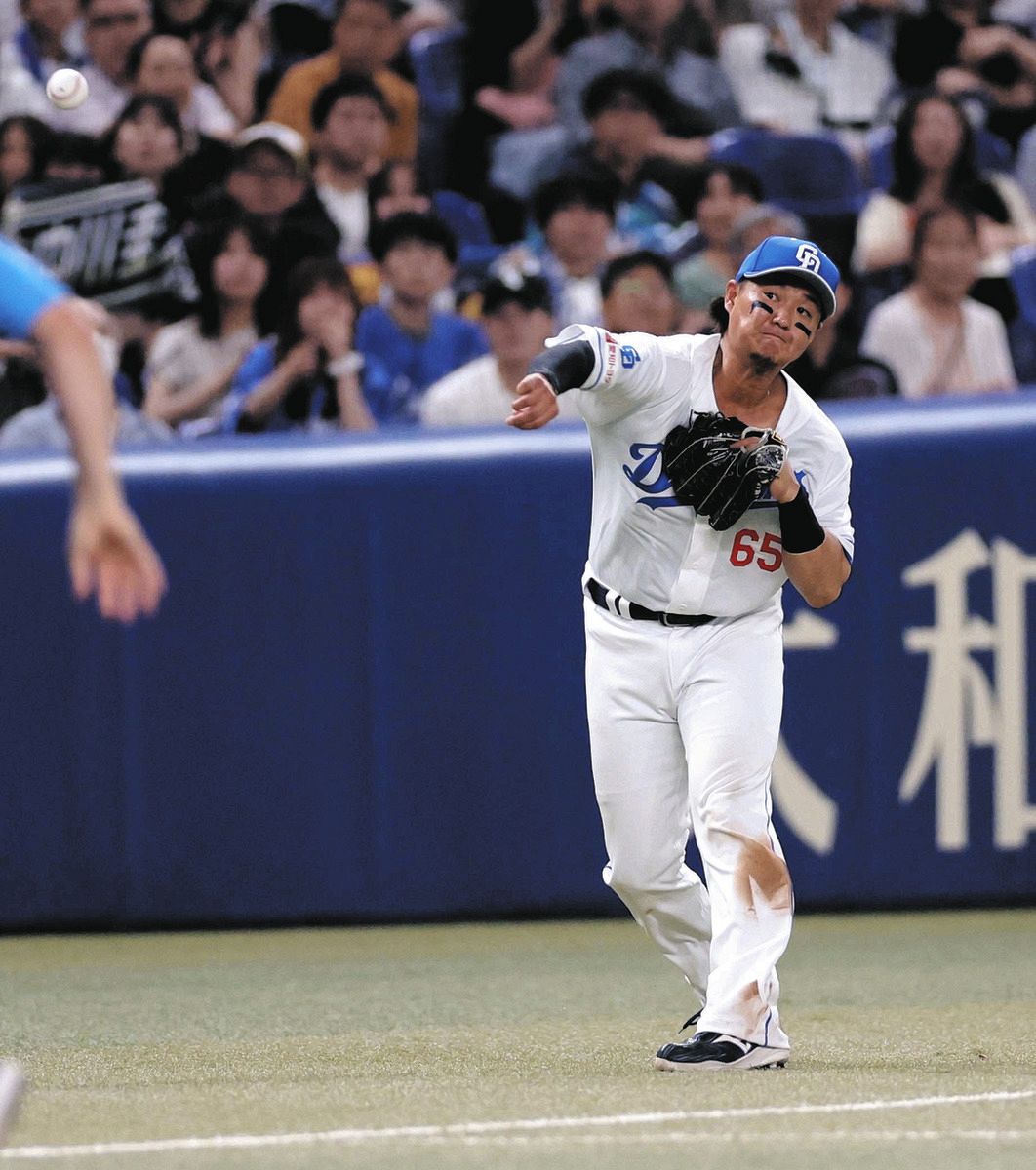 中日・佐藤龍世「心臓が何個あっても足らない」移籍即スタメン、同点