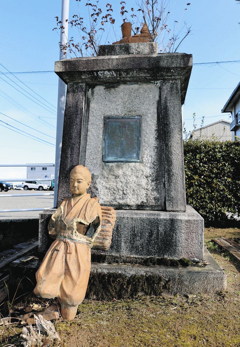 戦死の父悼む像 直したいけど… 地震で倒壊 能美の「金次郎」：北陸中日