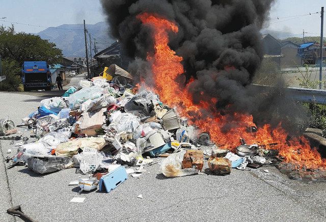 スプレー缶爆発か ごみ収集中にやけど 長浜市 中日新聞web