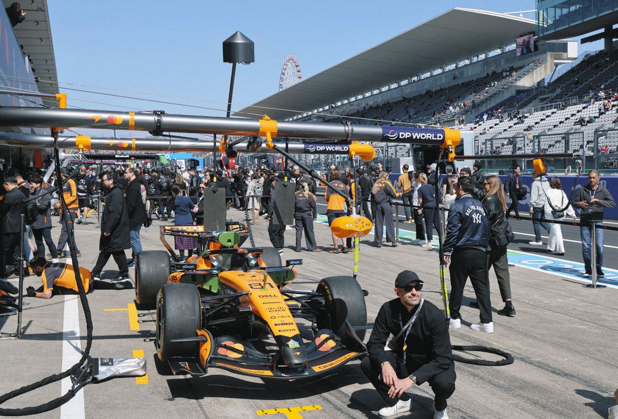 写真多数】F1日本グランプリ開幕 桜咲き始めた会場でドライバーが練習