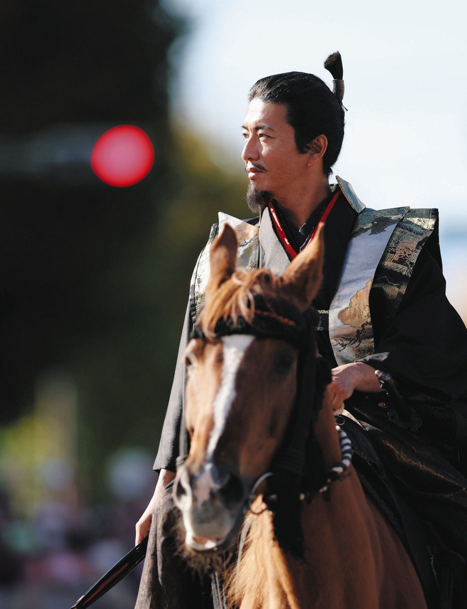 写真ギャラリー キムタク信長に街は大興奮 中日スポーツ 東京中日スポーツ