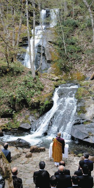 国府の宇津江四十八滝で滝開き シーズン迎え安全祈願会：中日新聞Web
