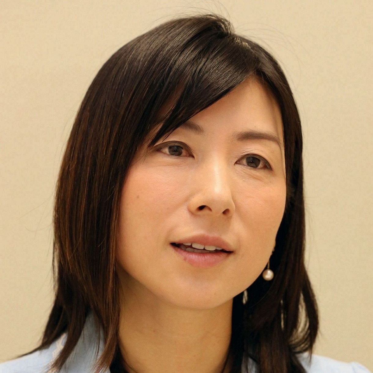 塩村 氷河期世代の生涯子どもなし、韓国の２倍』 塩村文夏議員、報道に悲痛な思い「私のことじゃないか」：中日スポーツ・東京中日スポーツ