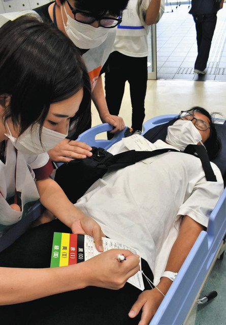 患者確認しトリアージ 三重大病院、地震想定し対応訓練：中日新聞Web