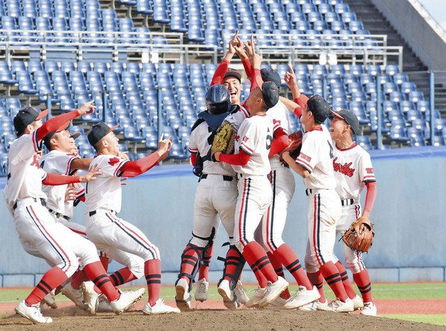 北陸34年ぶり優勝、敦賀気比に競り勝つ 北信越高校野球：中日