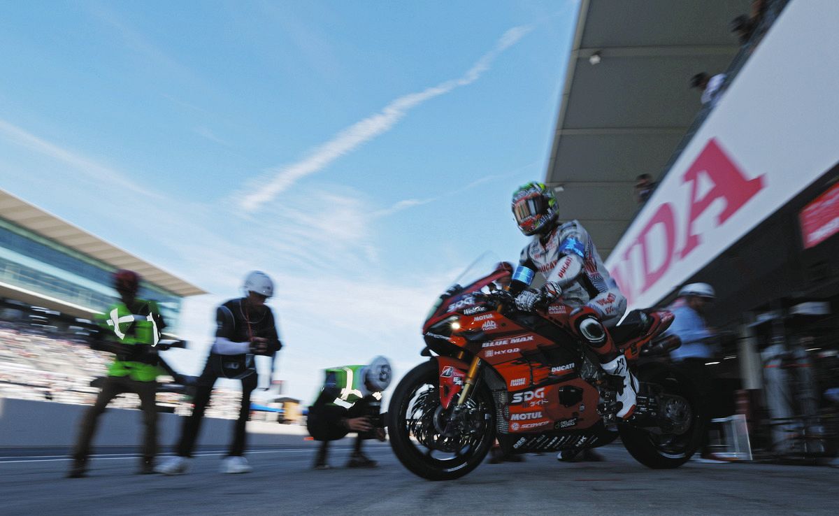 写真特集】鈴鹿8耐2日目 決勝ポールポジションはHonda HRC：中日新聞Web