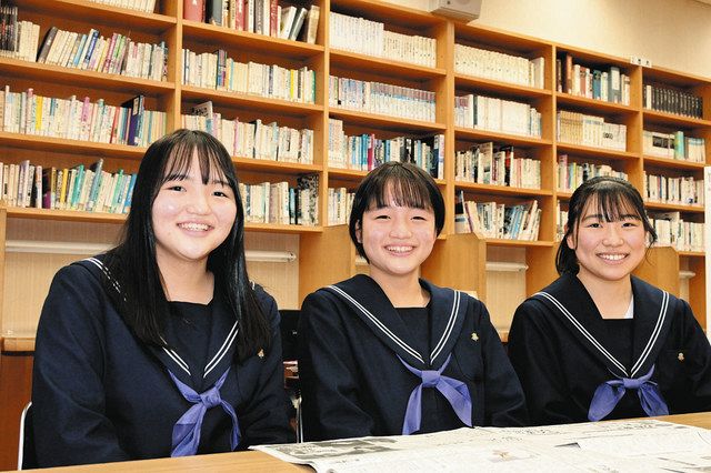 子の人権テーマに入選 金津高の山本さん姉妹と上田さん、新聞切り抜き