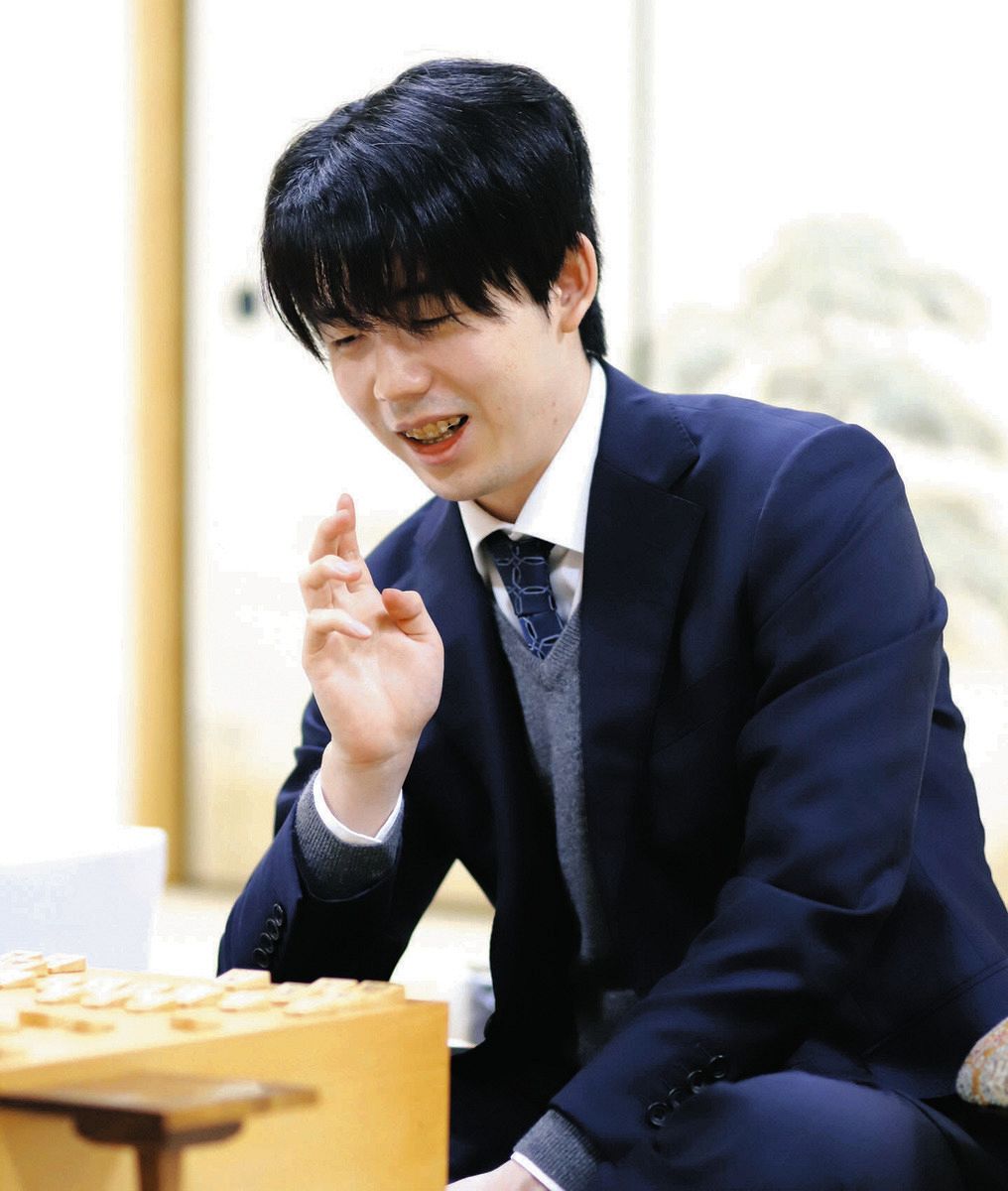 年男の藤井聡太六冠、白星で2026年スタート 叡王奪還へ8強入り：中日
