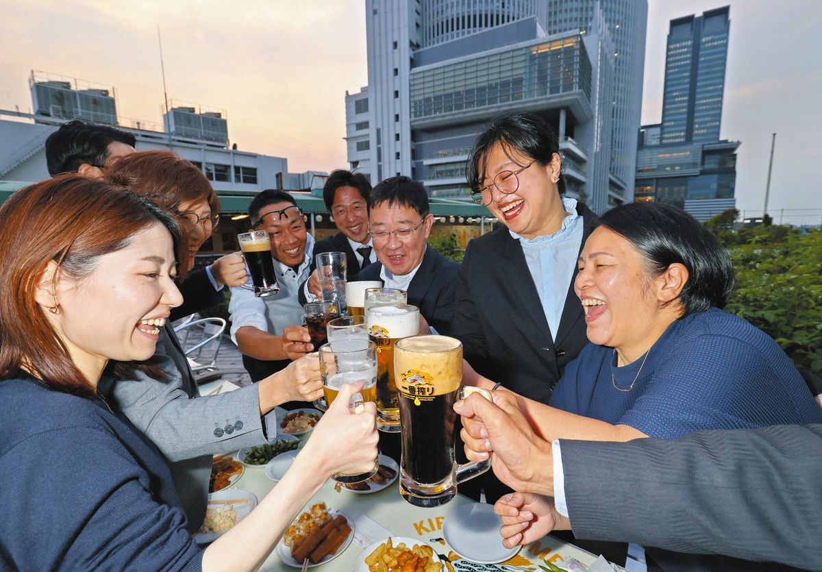 名古屋で26度、ビールがうまい！ 名鉄百貨店最後のビアガーデン営業