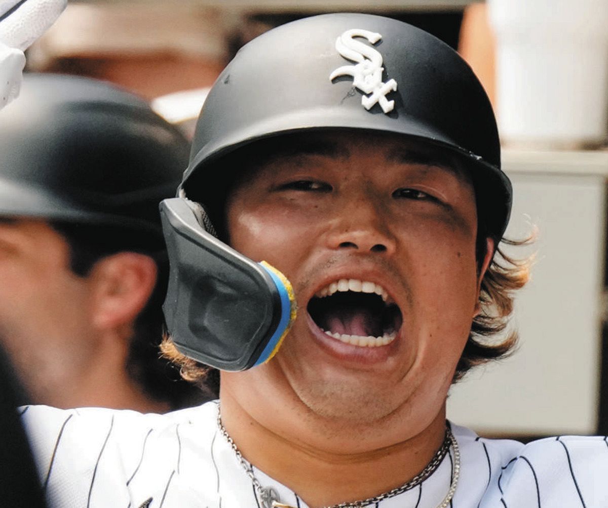 弾丸二塁打の村上宗隆、“ウォシュレット・セレブレーション”にホーム