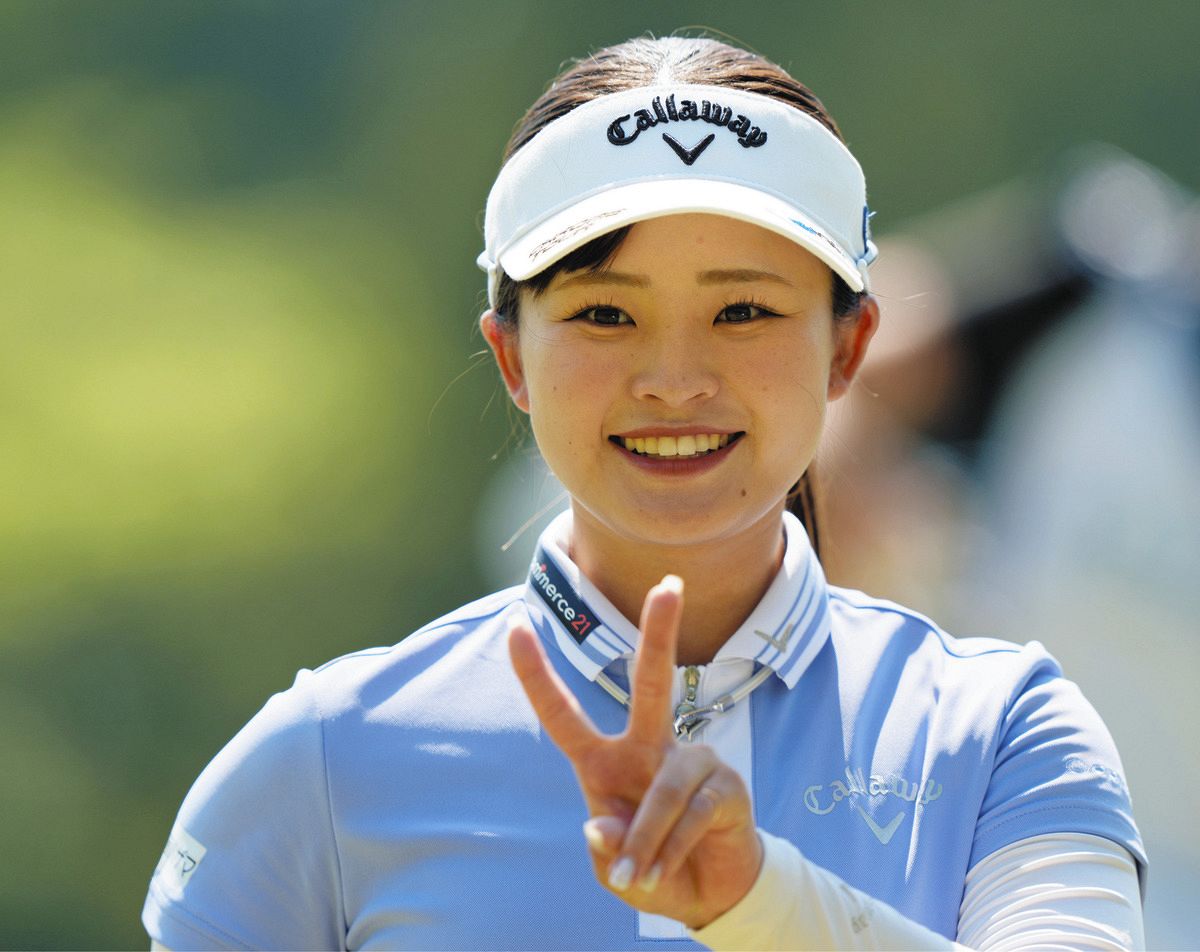 写真複数枚】政田夢乃、キュートなウエアと笑顔ピース：中日スポーツ