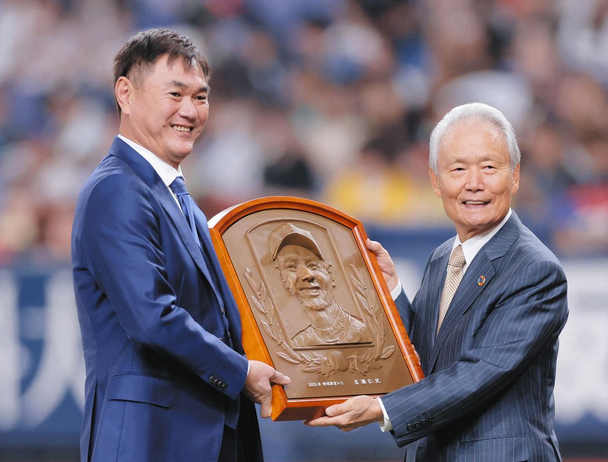 祝　野球殿堂入り　新品ケース付　選手の実使用球　岩瀬仁紀 　 直筆サインボール 中日ドラゴンズ岩瀬仁紀自筆サインボール / ビブリオ / 古本