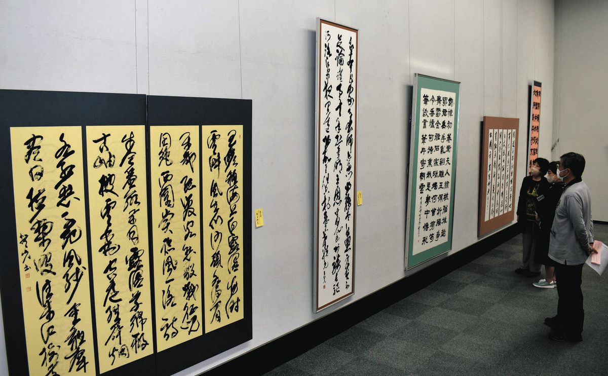 漢字・詩文…バラエティーに富んだ94点 15日まで、岡崎で光墨会書作展