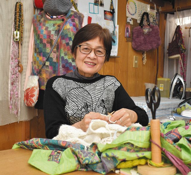 私の自信作＞ バラ編み込み華やぐ 岩田正子さん（69）春日井市東野町