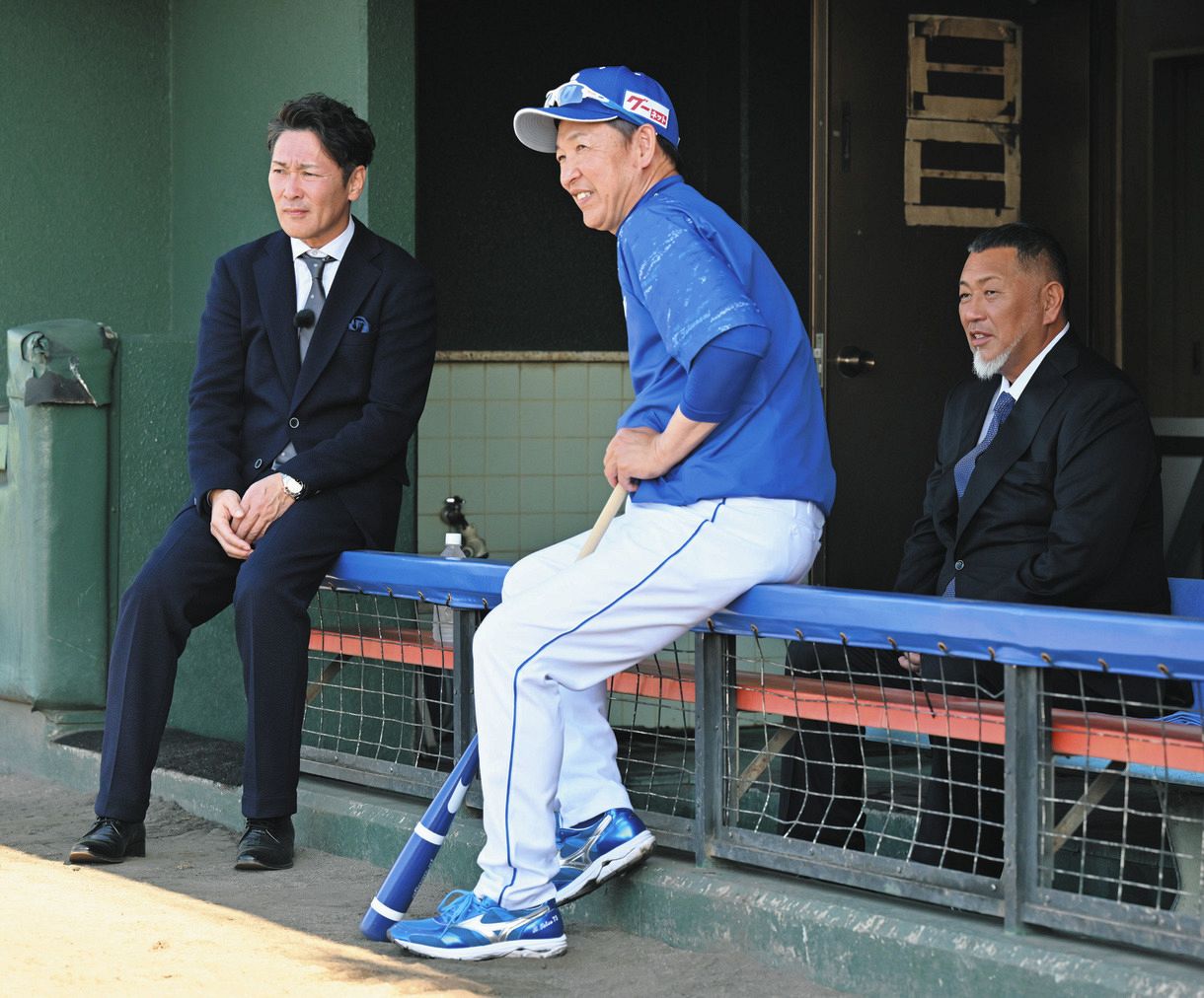 清原和博さん、中日・北谷キャンプを訪問 立浪監督らと談笑、中田翔 