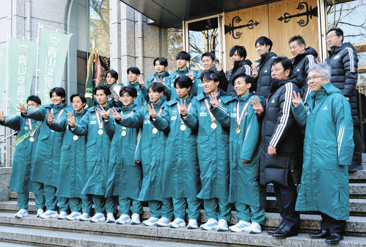 青山学院大学陸上競技部三大駅伝報告会箱根駅伝祝勝会クリアファイル出雲駅伝優勝写真 青学大、キャンパスで箱根駅伝優勝報告会に観衆1000人以上 黒田朝日は