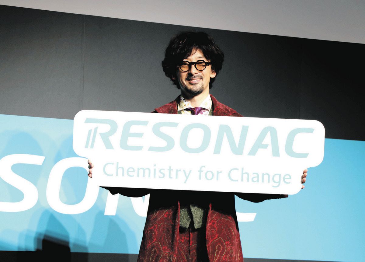 滝藤賢一、おしゃれなペーズリー柄のセットアップで登場「ほぼ私物。僕