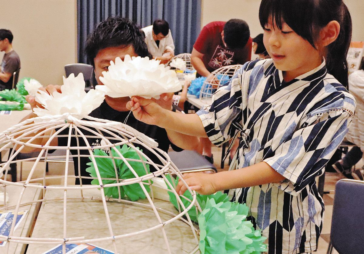 みんなで作る七夕飾り 安城で8月の祭りに向け製作体験：中日新聞Web