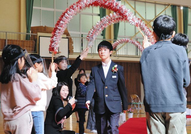 岡崎市で1人のための卒業式 苅山君「大人になっても来たい」：中日新聞Web
