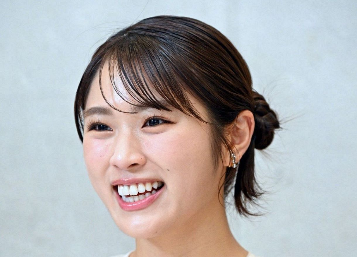 元NMB48・渋谷凪咲『六角形めがね制服』ショットに「何事!?」「別人28