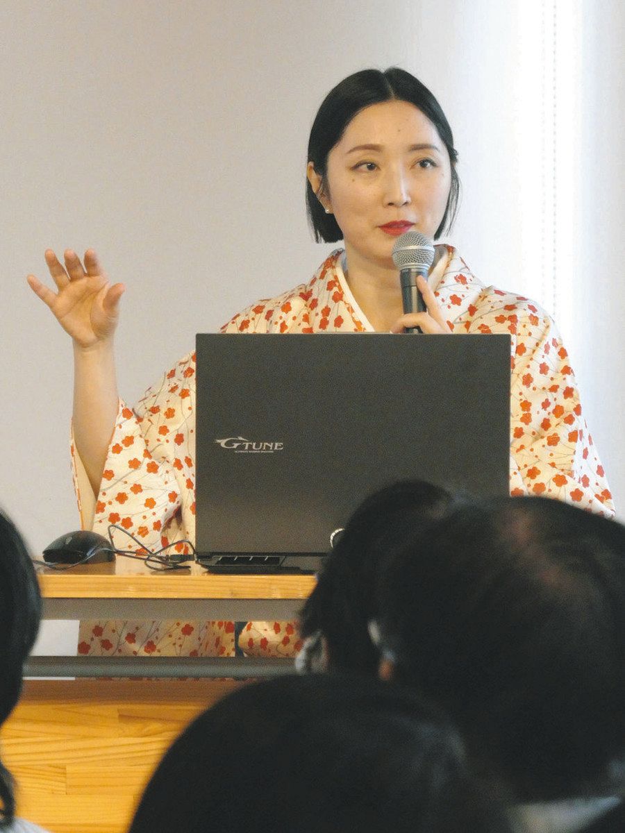 源氏鶏太の魅力 深掘り 県出身初 直木賞作家 高志の国文学館 直筆や