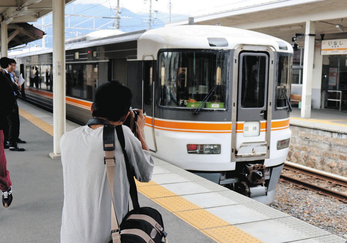 伊那谷の酒を味わう特別列車 JR飯田線・伊那市－飯田、秘境駅号の一環