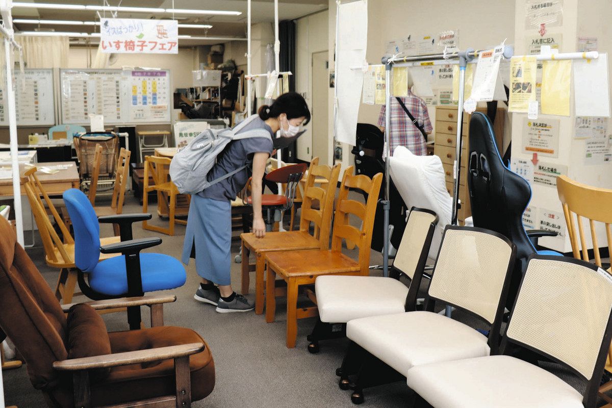 粗大ごみの再生で「椅子フェア」 17日まで、豊田で展示販売：中日新聞Web