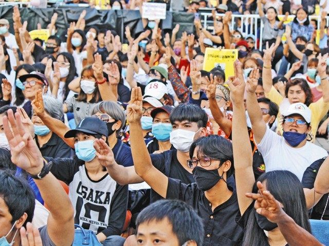 王室改革 訴えは違憲 タイ憲法裁 学生らの活動禁止 中日新聞web