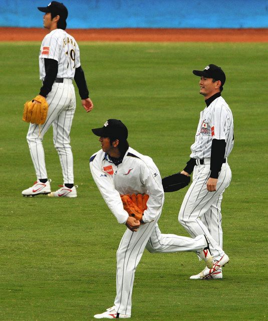写真】北京五輪でチームメートだった岩瀬仁紀と藤川球児：中日