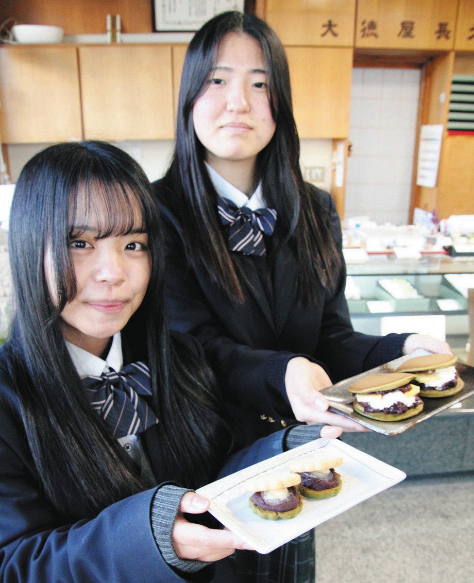 白子高生が考案し、大徳屋長久が再現したスイーツ＝鈴鹿市白子の同店で