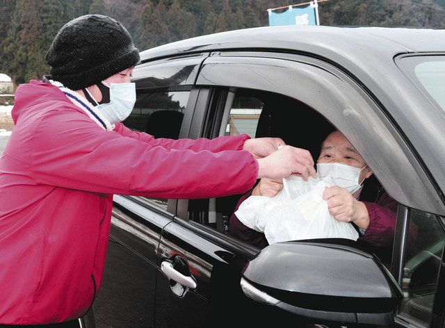 カキのドライブスルー 好評 穴水 狩女の広場 北陸中日新聞web カキのドライブスルー 好評 穴水 狩女の広場 北陸中日新聞web