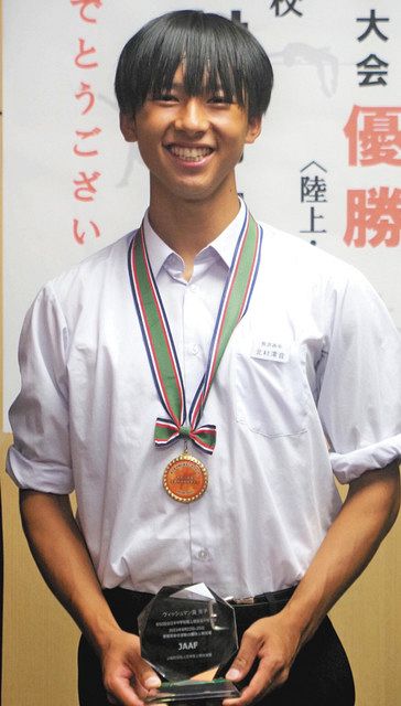 全中・陸上四種競技優勝を報告 長浜・西中3年の北村さん、市役所訪問
