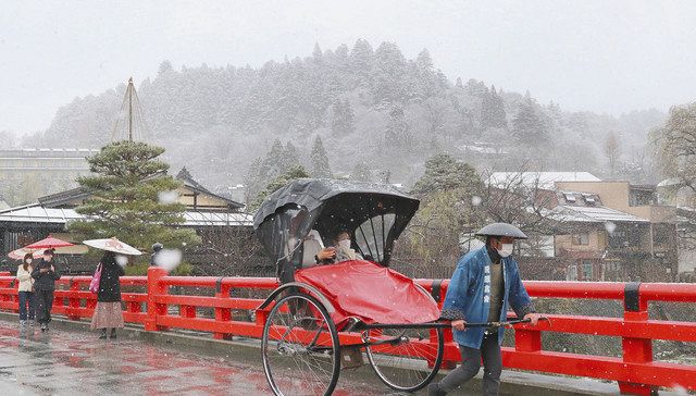 高山 今季初の本格的な雪 中日新聞web