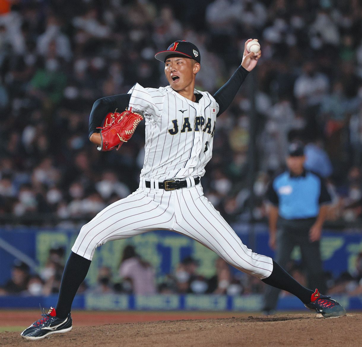 写真】高校日本代表戦で登板した大学日本代表の曽谷：中日スポーツ