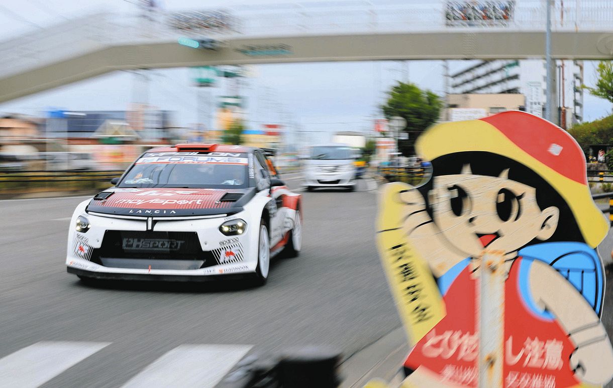 写真特集】WRCラリージャパン開幕！ とどろくエンジン音に白煙上げる