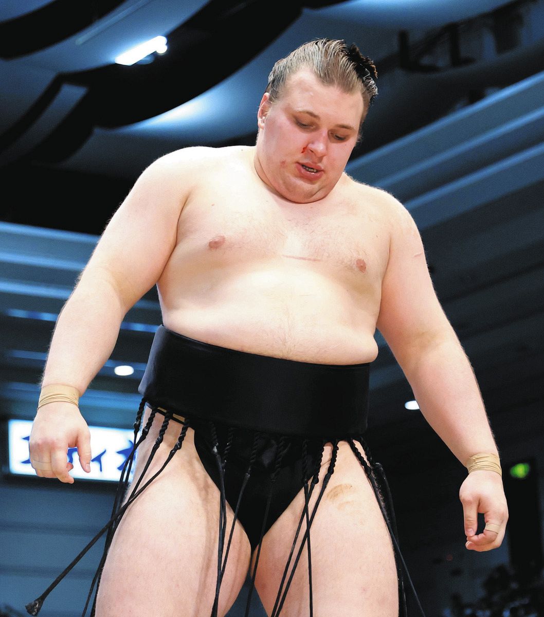 4敗目の安青錦、初めてぶつかった