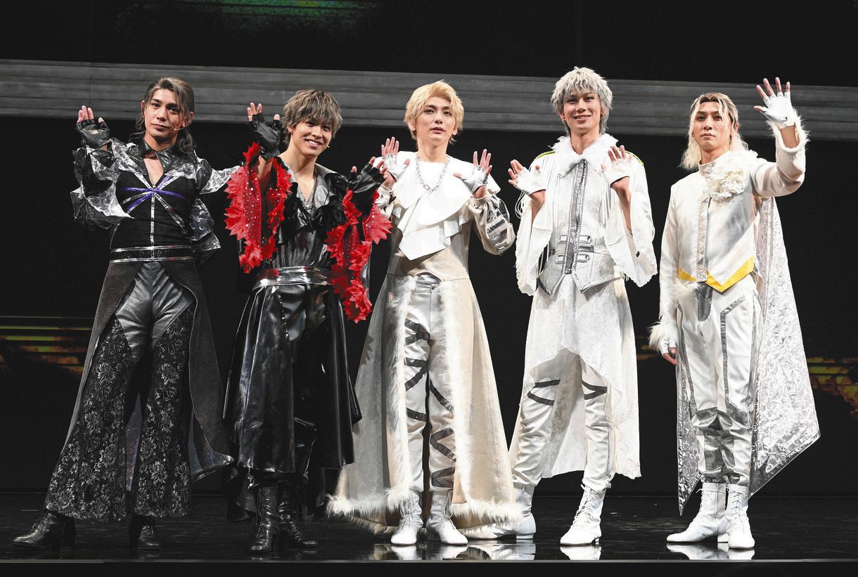 ミュージカル「天使について」の公開ゲネプロ・合同取材会を行った（左から）古谷大和、ＲＩＫＵ、鍵本輝、中村太郎、石井一彰