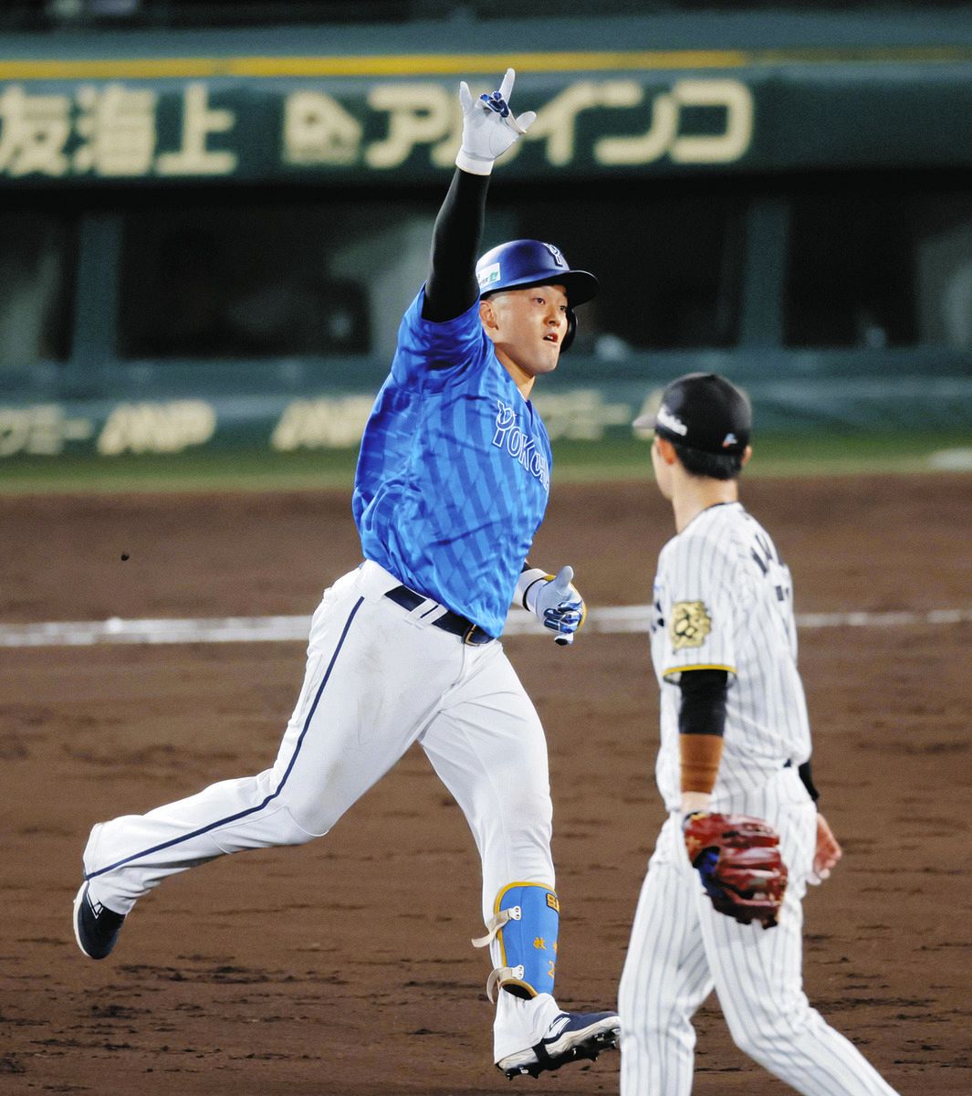 DeNA・牧秀悟、CS1号となるソロホームランで勝ち越しも8回のチャンス