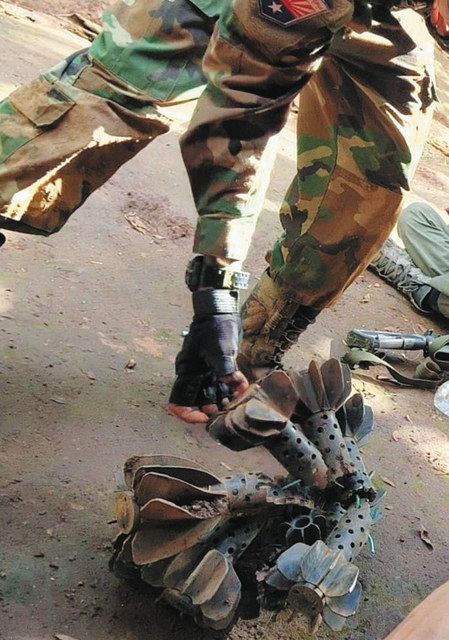 ミャンマー民主派、国軍駐屯の町襲撃 タイ国境:中日新聞Web