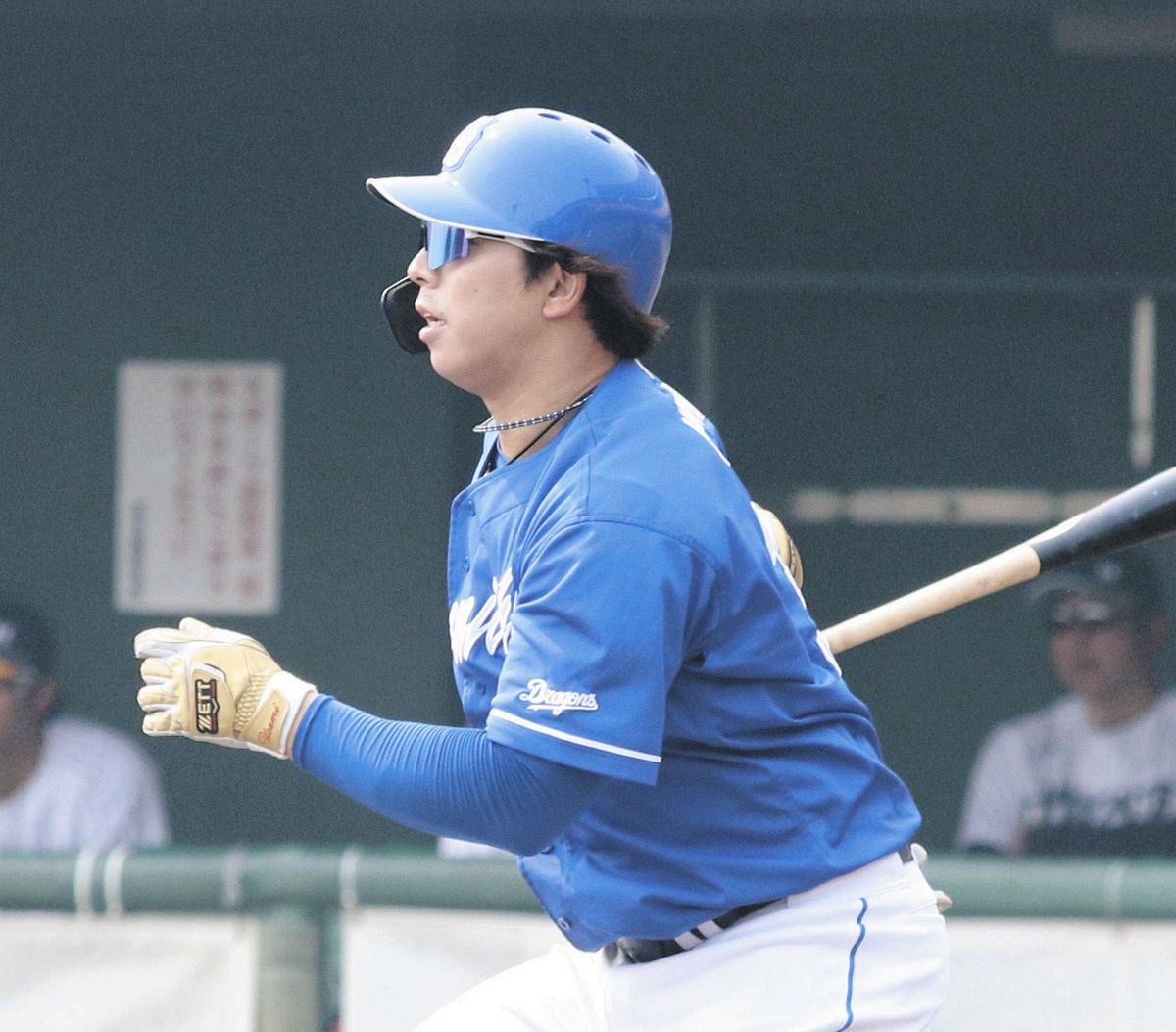 中日ドラゴンズ宇佐見選手 ZETT フットガード ゴールド 中日