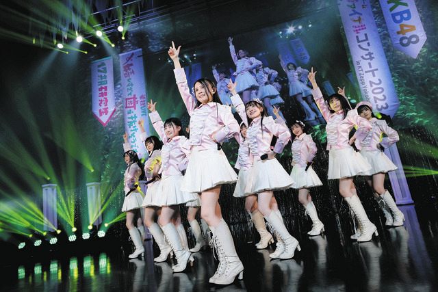 AKB48」17期生が初の単独コンサート 佐藤綺星「私たちがAKB48を