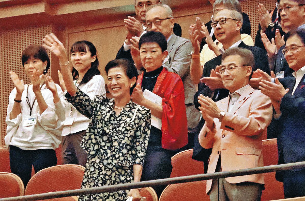 高円宮妃久子さまが演奏鑑賞、拍手でたたえる 福井で全国アマオケ 