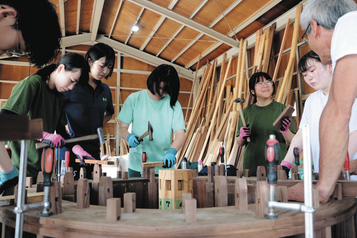 水車の発電所、中学3年生が作りました 大津の山あい、葛川小中校の